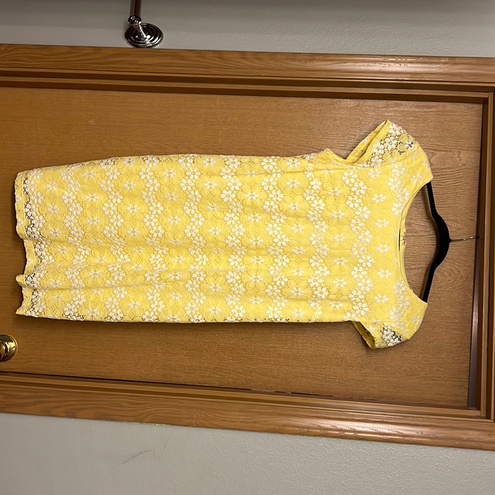 Yellow dress with while flower